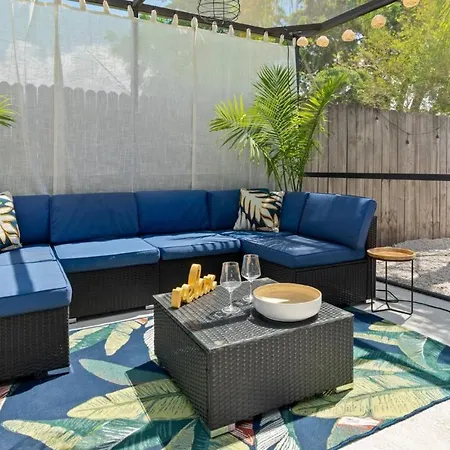 Tranquil Times A Serene 3Br Close To Rj Stadium With Screened Heated Pool, Outdoor Kitchen And Yard Chess